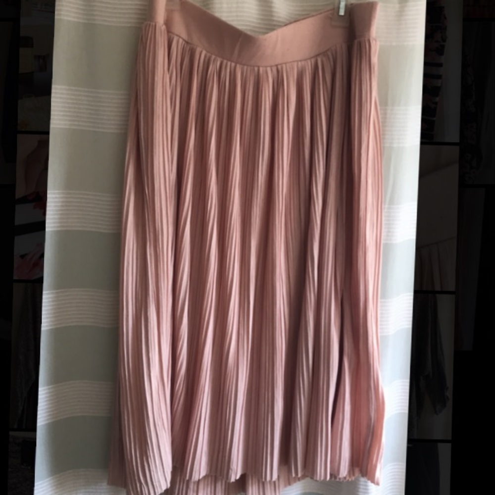 Pleated skirt